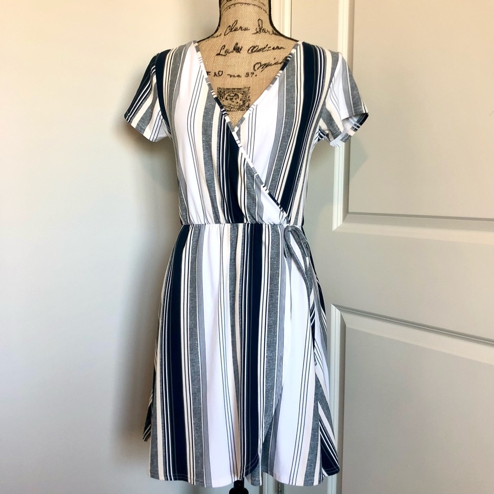 ✨NWOT Super Soft Striped Wrap Dress